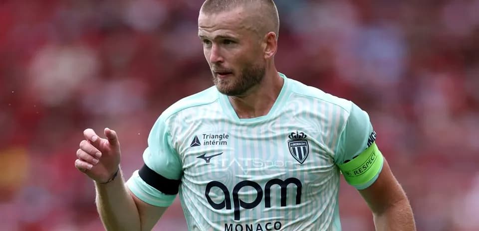 Jugador de AS Monaco en acción durante el partido