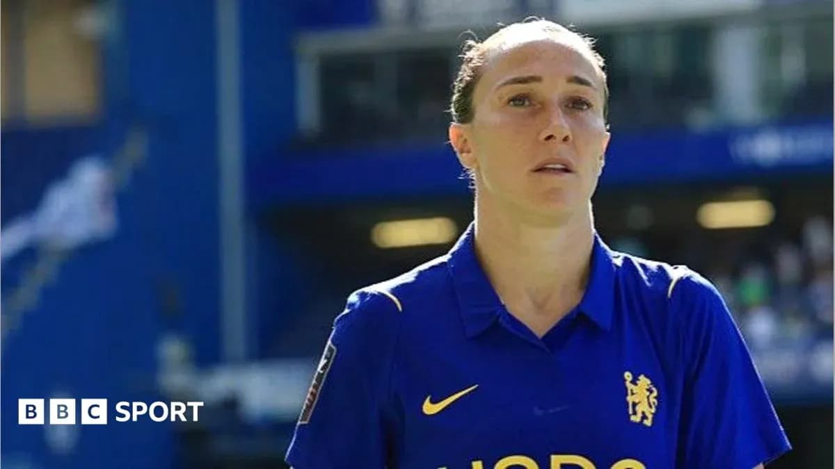 Jugadora de Chelsea en el campo durante un partido