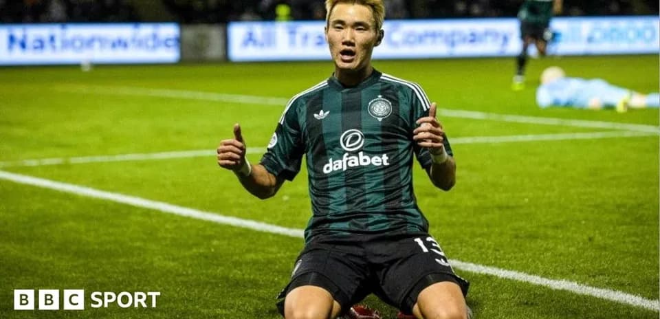 Jugador celebrando en el campo tras anotar un gol