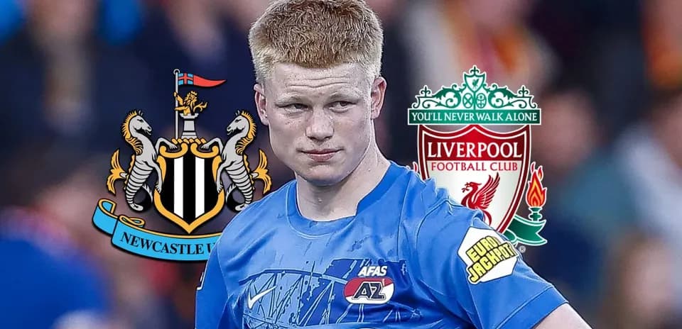 Jugador con camisetas de clubes Newcastle y Liverpool