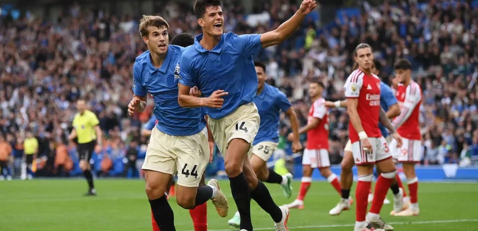 Jugadores de Brighton celebrando un gol