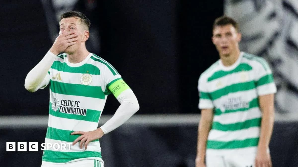 Jugadores de Celtic FC en el campo tras una derrota