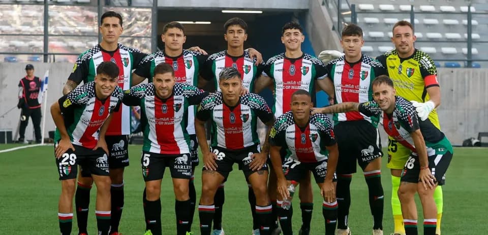 Equipo de Palestino posando para la foto