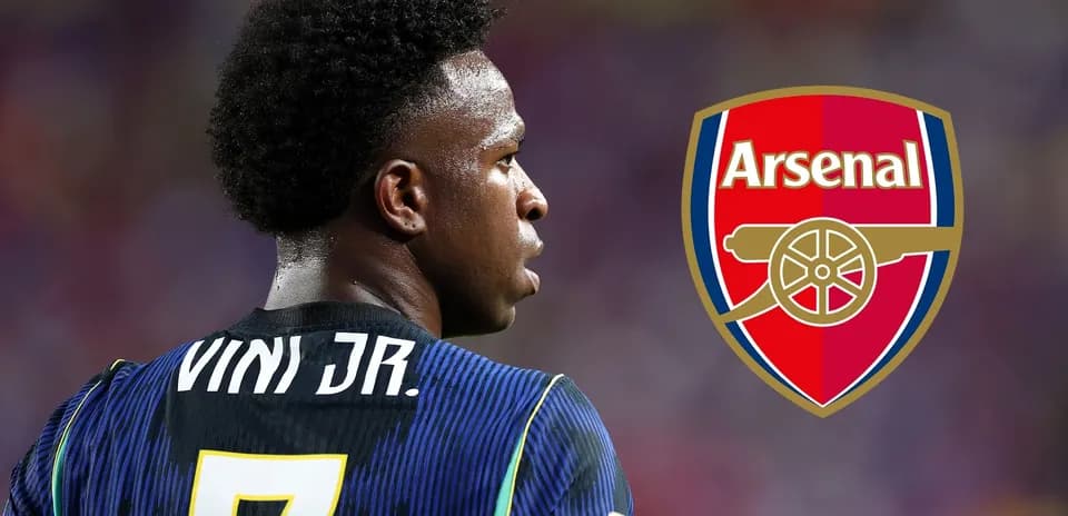 Jugador de fútbol con camiseta de Vini Jr. y escudo de Arsenal