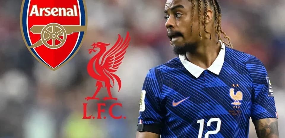 Jugador con camiseta de Francia y logos de Arsenal y Liverpool