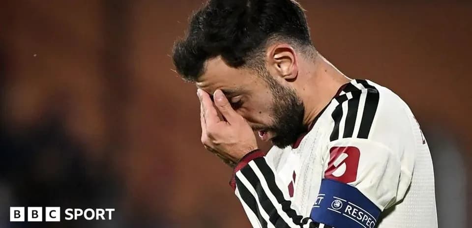 Jugador con la mano en la cara tras partido