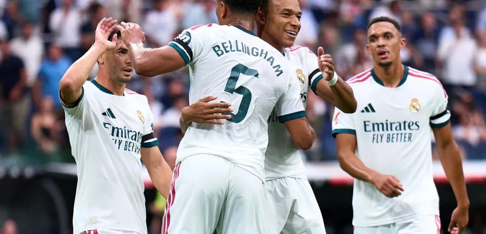 Jugadores del Real Madrid celebrando un gol juntos