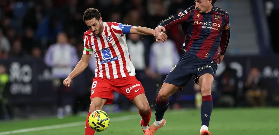 Jugador de Atlético Madrid en acción contra Levante