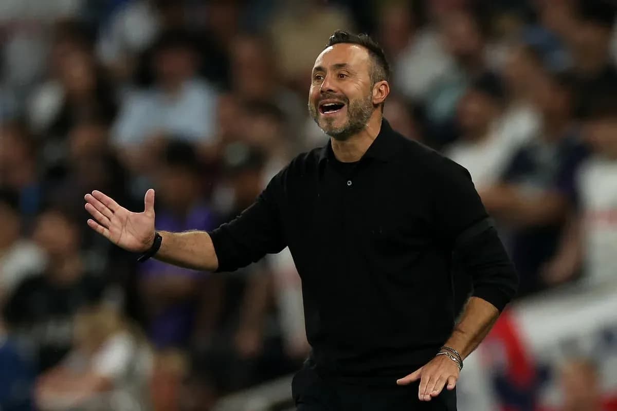 Entrenador dirigiendo a su equipo desde la línea