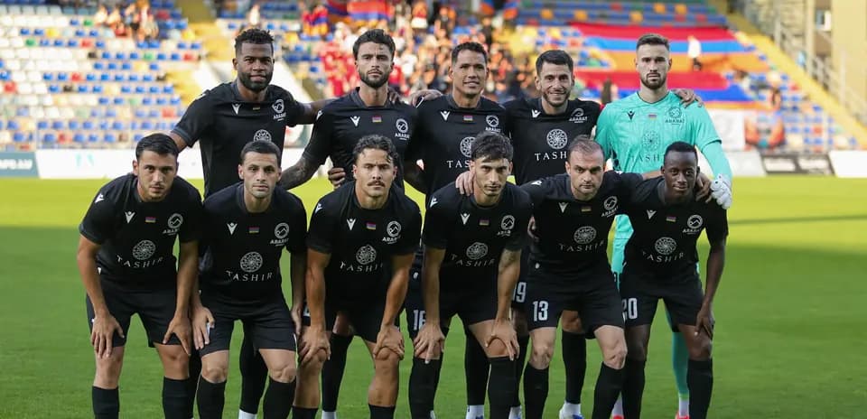 Equipo de Ararat-Armenia en la cancha