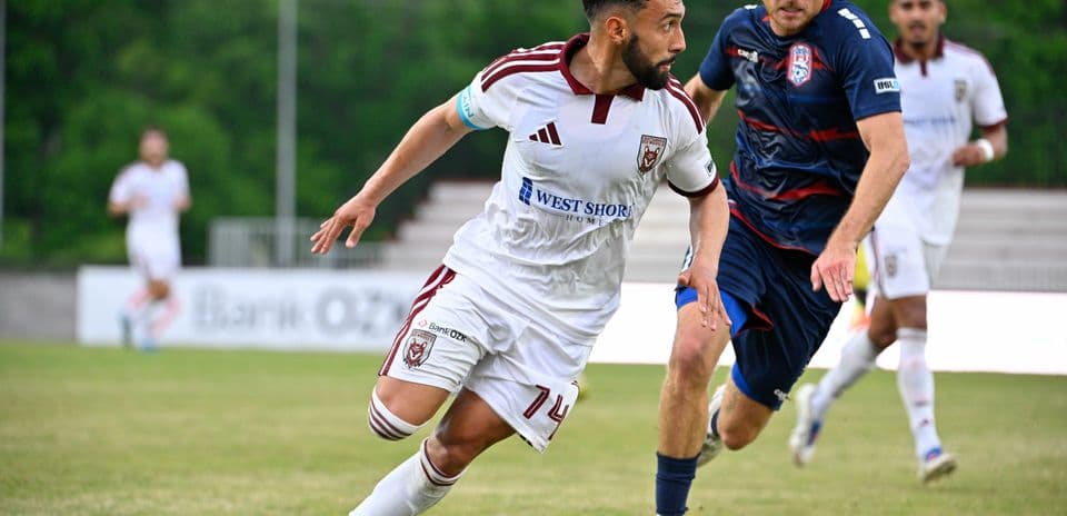 Jugador de Knoxville corriendo con el balón