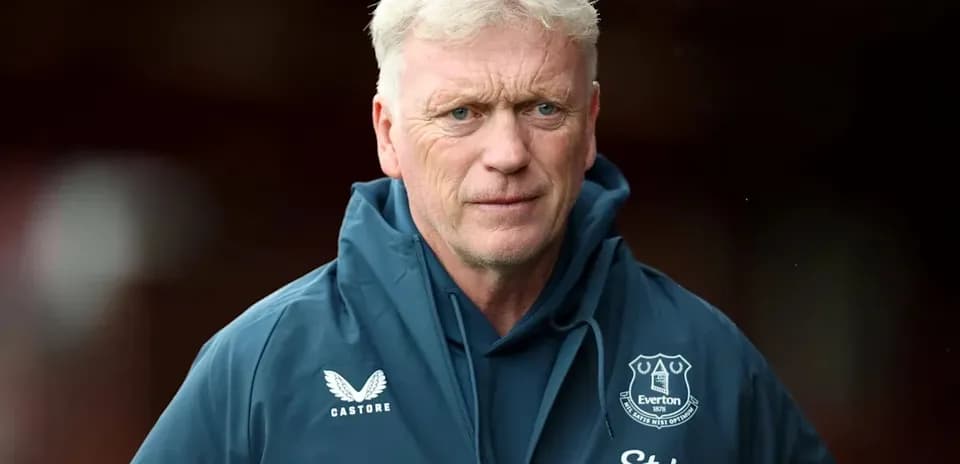 Entrenador de Everton en campo antes del partido