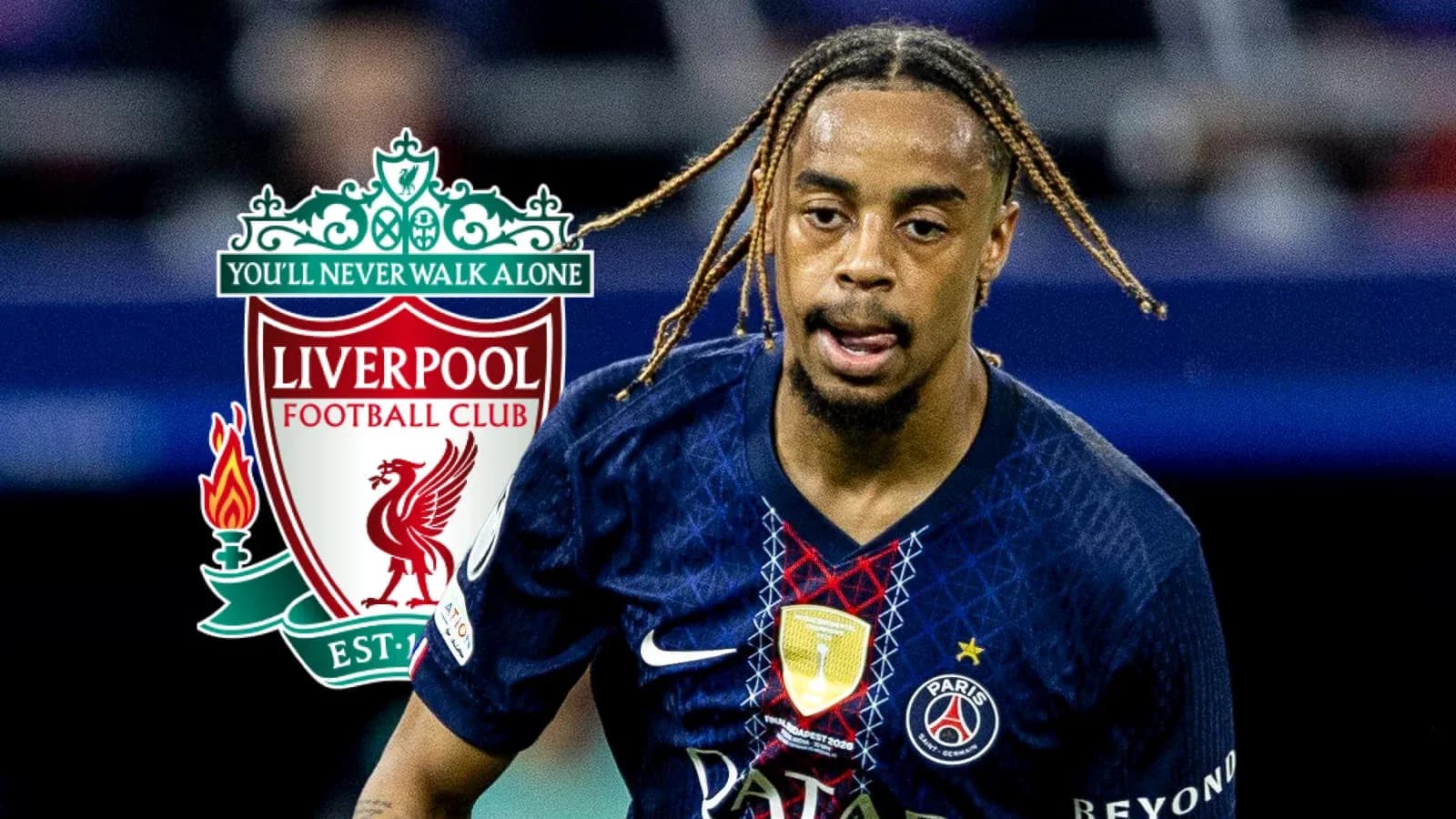 Jugador de PSG corriendo con logo de Liverpool