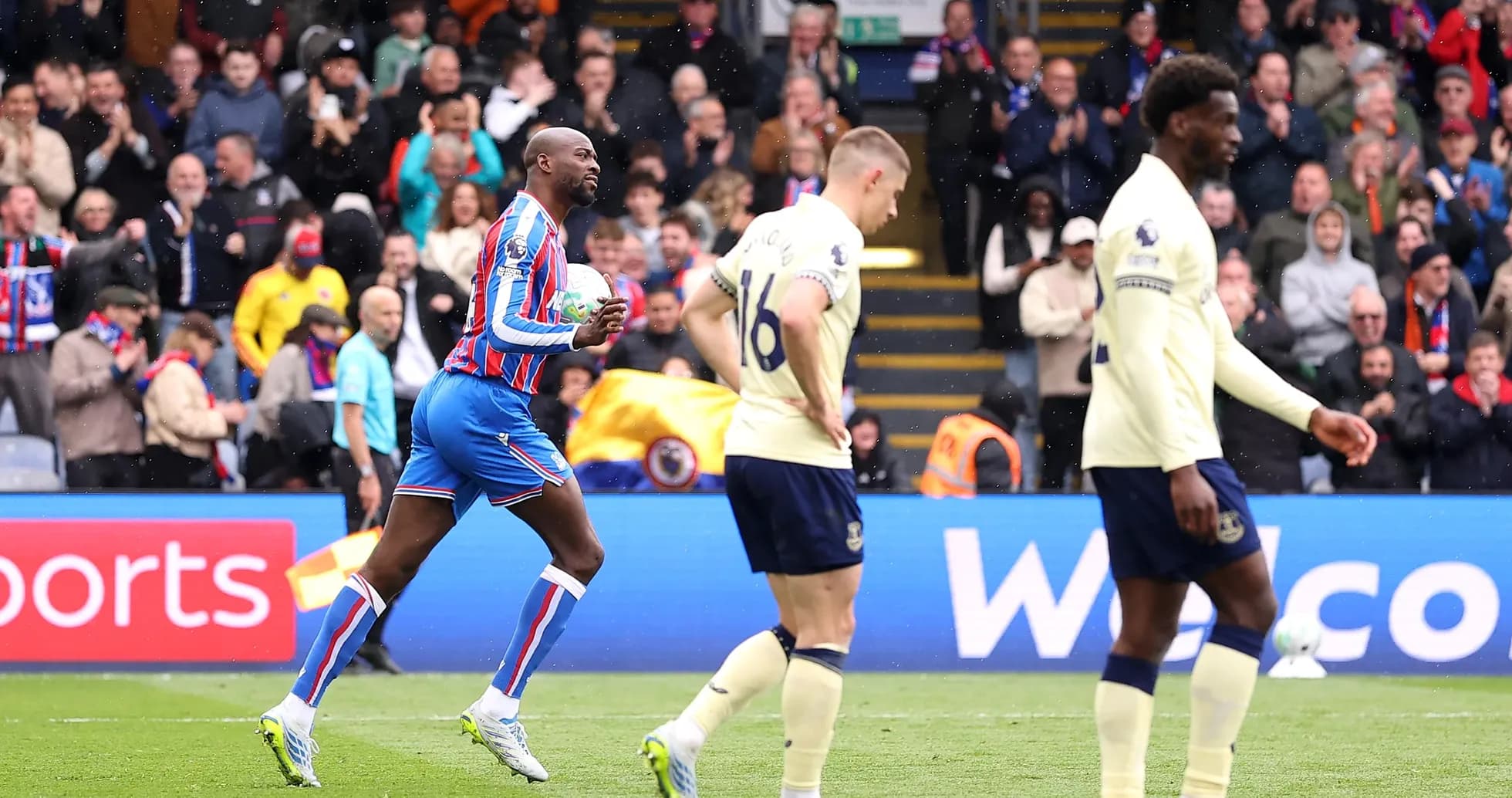 Jugadores de Crystal Palace celebrando un gol