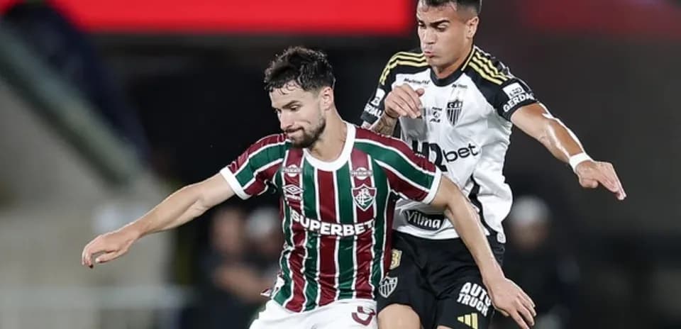 Jugador de Fluminense y Atlético-MG en acción