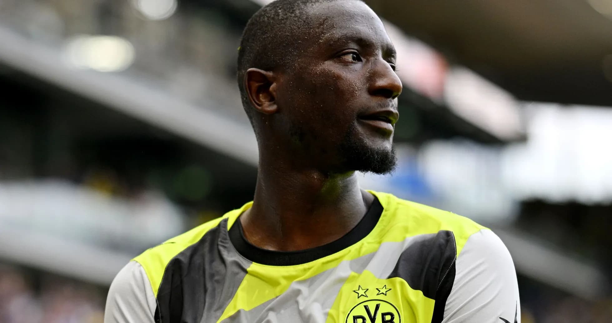 Jugador de Borussia Dortmund en el campo de juego