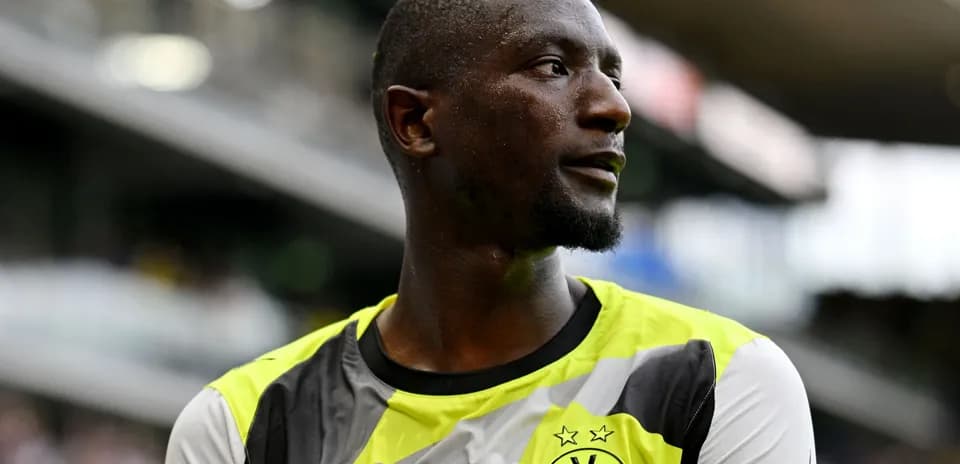 Jugador de Borussia Dortmund en el campo de juego