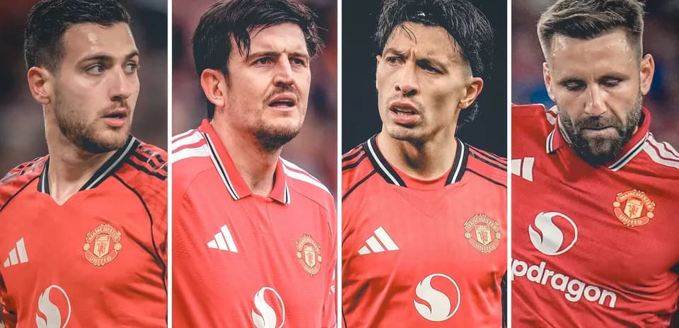 Jugadores de Manchester United en uniforme rojo
