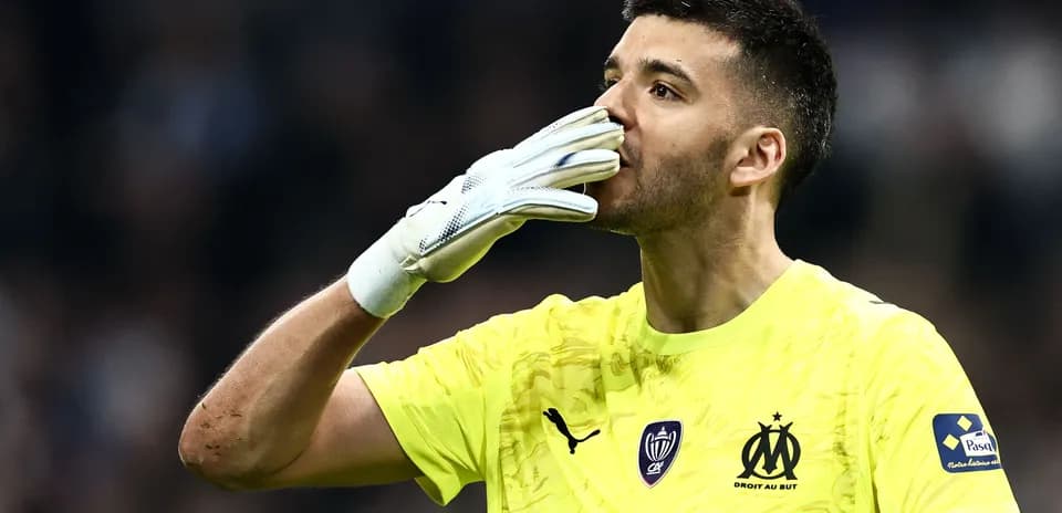 Portero del Olympique de Marsella saludando a la afición