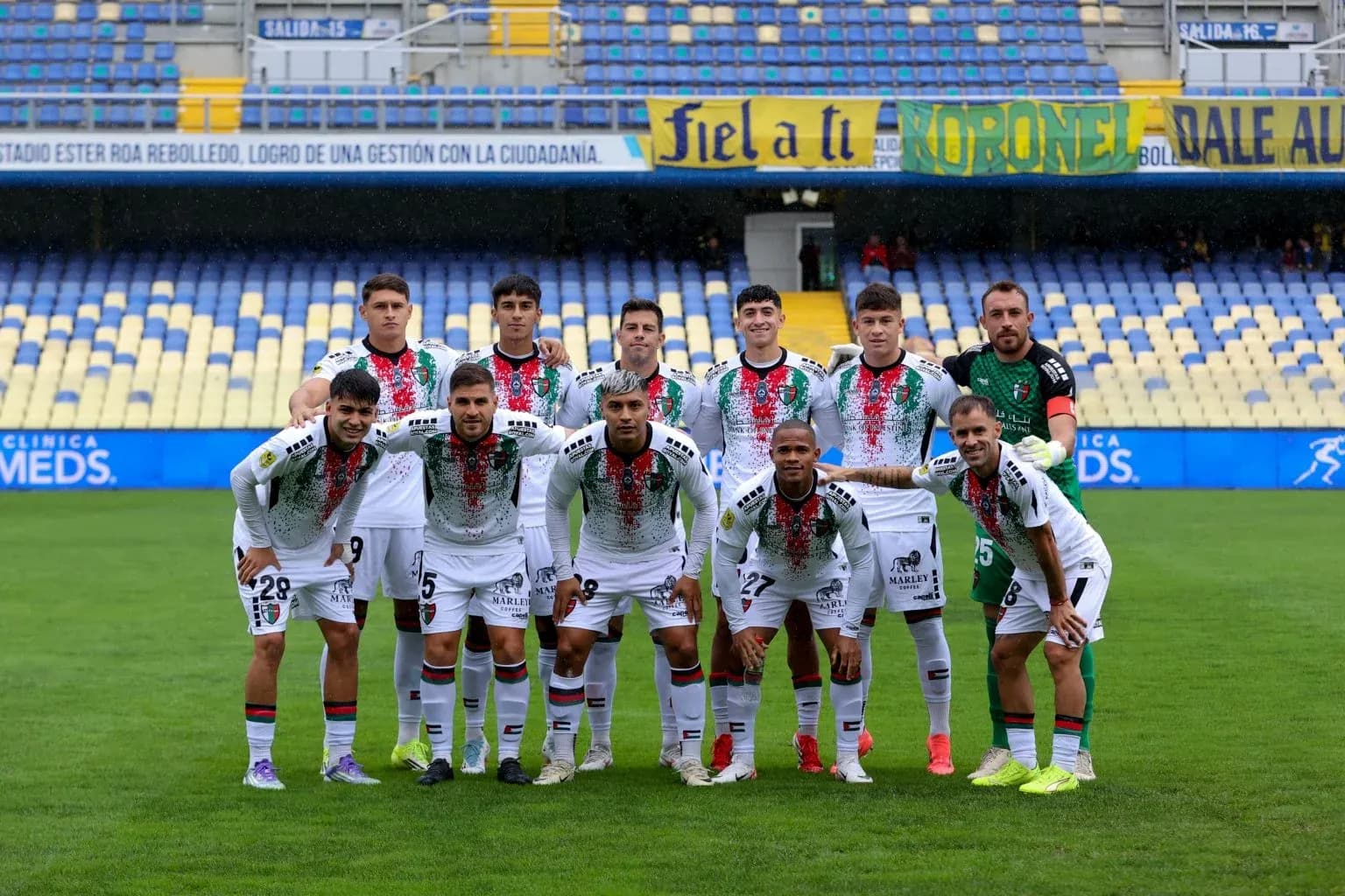 Equipo de Concepción posando antes del partido