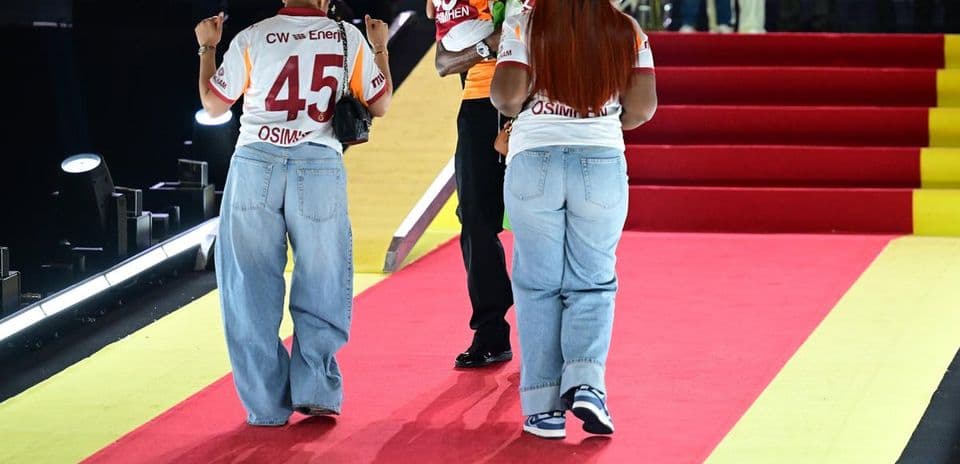 Informe: Novia embarazada de Victor Osimhen involucrada en accidente automovilístico