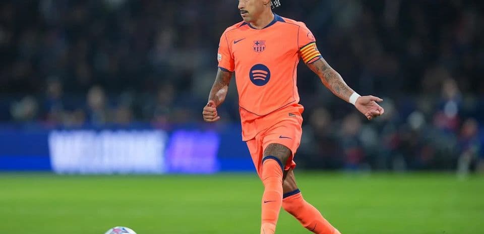 El capitán del Barcelona, Raphinha, apoya video que cuestiona los criterios del Balón de Oro tras triunfo de Harry Kane