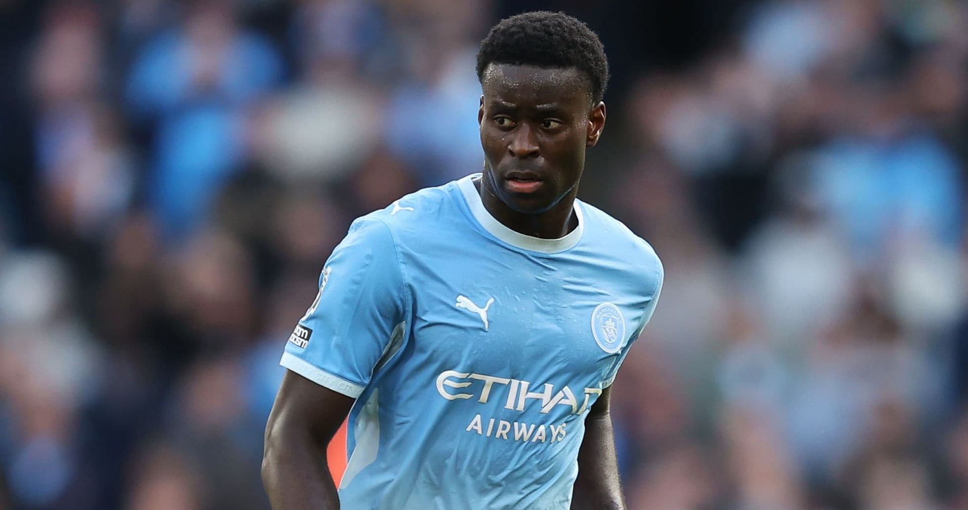 Marc Guehi reconoce falta de agresividad del Manchester City en su caída ante PSG en Champions League