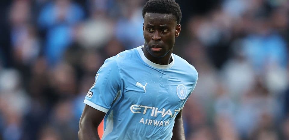 Marc Guehi reconoce falta de agresividad del Manchester City en su caída ante PSG en Champions League