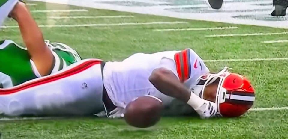 Aficionados Exigen Expulsión Permanente de Minkah Fitzpatrick tras Fuerte Entrada a KC Concepcion