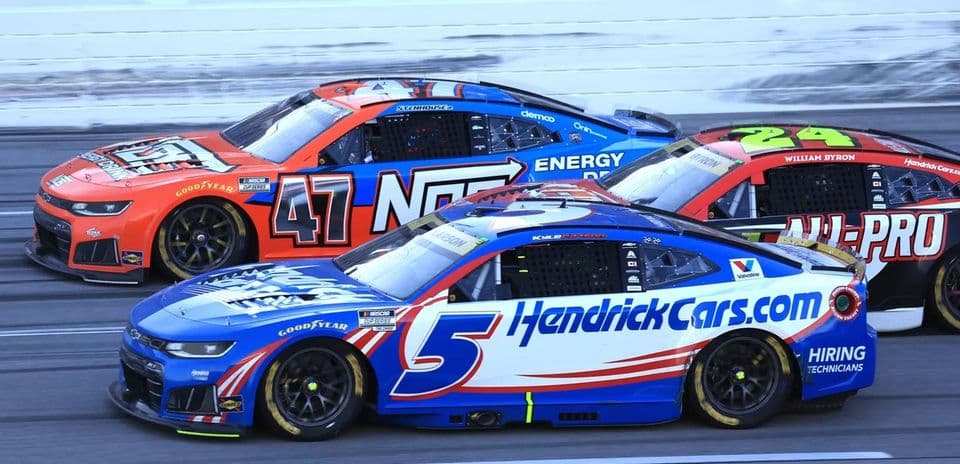 NASCAR advierte a casi todos los pilotos en Talladega por no mantener la velocidad mínima