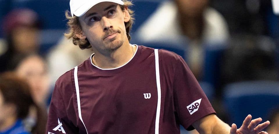 Alex de Minaur actualiza sobre su lesión tras avanzar a cuartos en Shanghai