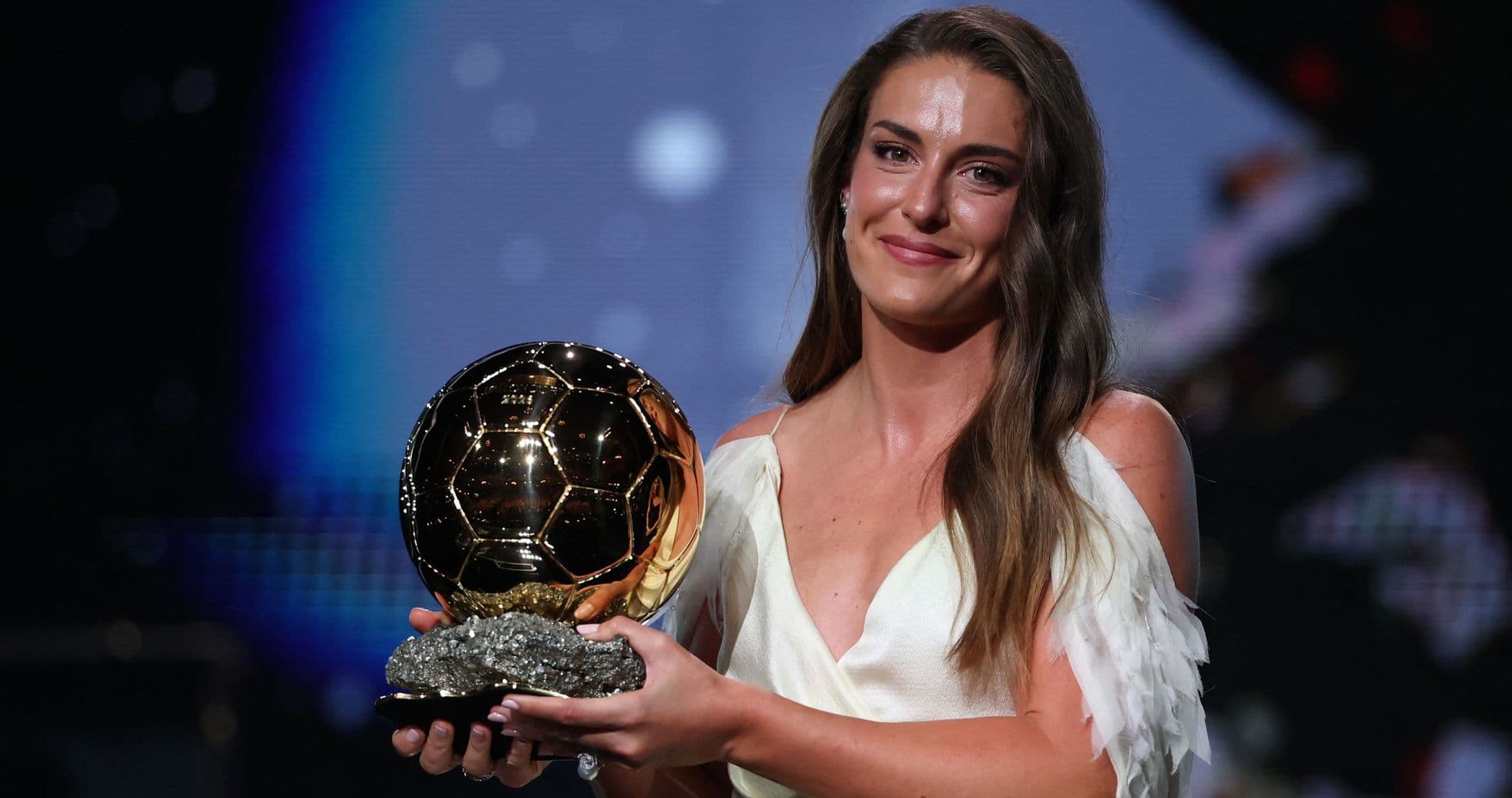 Alexia Putellas iguala récord con su tercer Balón de Oro Femenino tras temporada histórica