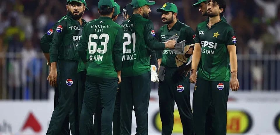 Faheem Ashraf realiza atrapada espectacular para salvar a Saad Baig en Rawalpindi