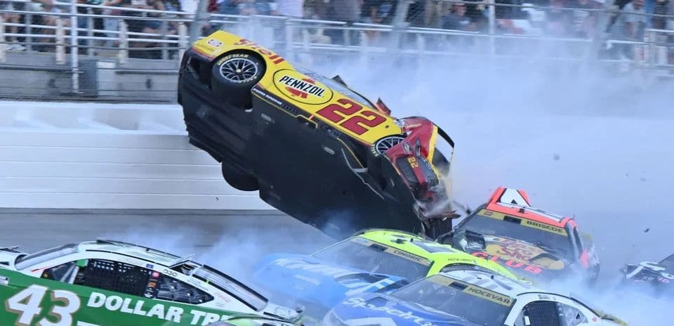 Ganadores y perdedores en la frenética carrera de NASCAR Cup en Talladega