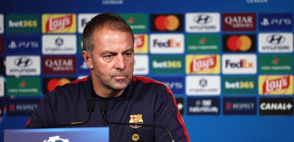 Hansi Flick detalla opciones defensivas del Barcelona frente al PSG tras bajas importantes