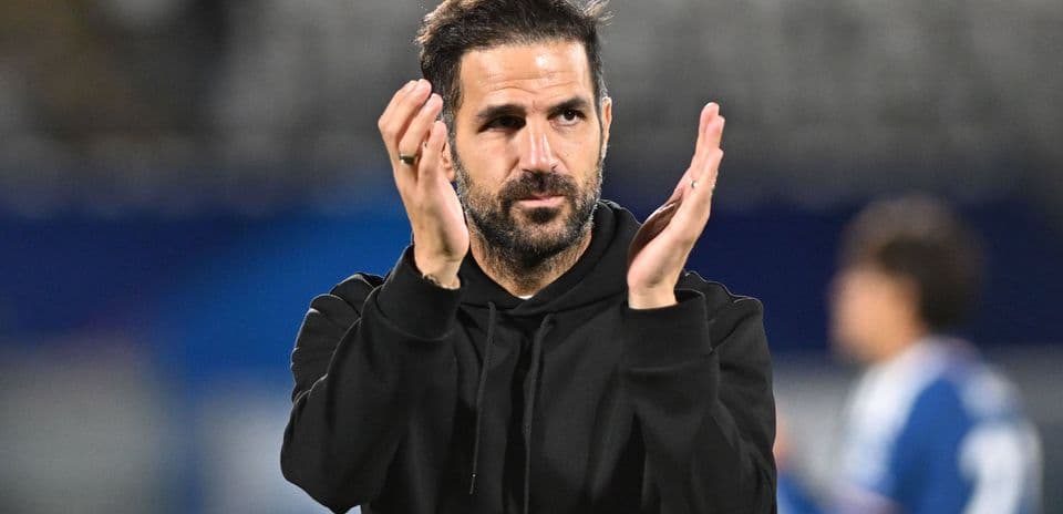 Cesc Fàbregas pide mantener la calma tras la goleada de Como al Manchester United en Champions League