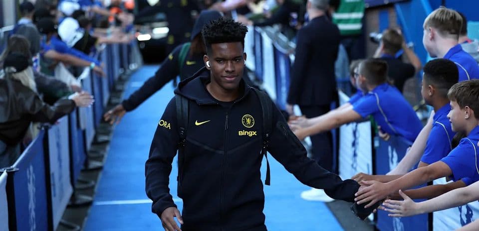 Barcelona vigila a Estevao de Chelsea mientras considera su salida en enero