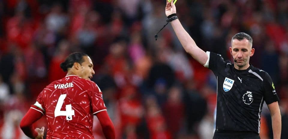 Por qué Chris Kavanagh puede arbitrar partidos del Manchester City pese a ser de Manchester