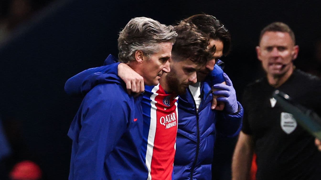 Preocupación en el PSG por posible lesión grave de Khvicha Kvaratskhelia tras choque con Barcelona