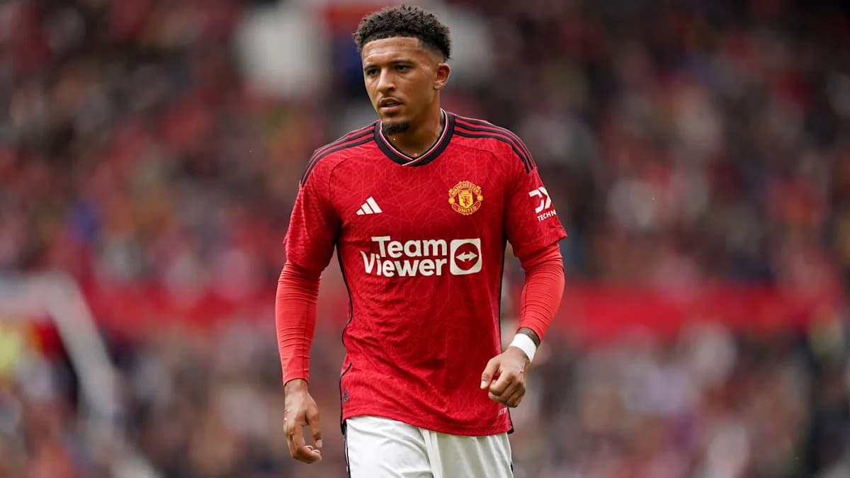 Jugador de Manchester United en acción durante el partido Jugador de Manchester United en acción durante el partido