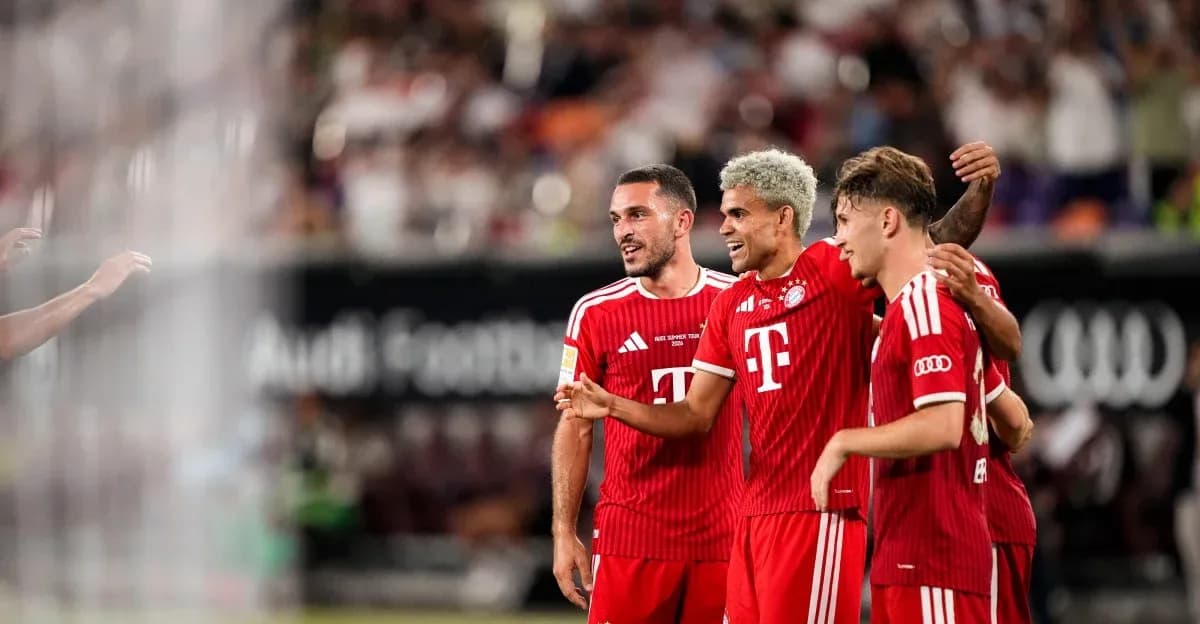 Jugadores del Bayern Múnich celebrando un gol juntos Jugadores del Bayern Múnich celebrando un gol juntos