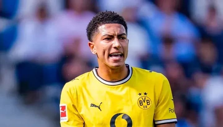 Jugador de Borussia Dortmund en acción durante partido Jugador de Borussia Dortmund en acción durante partido