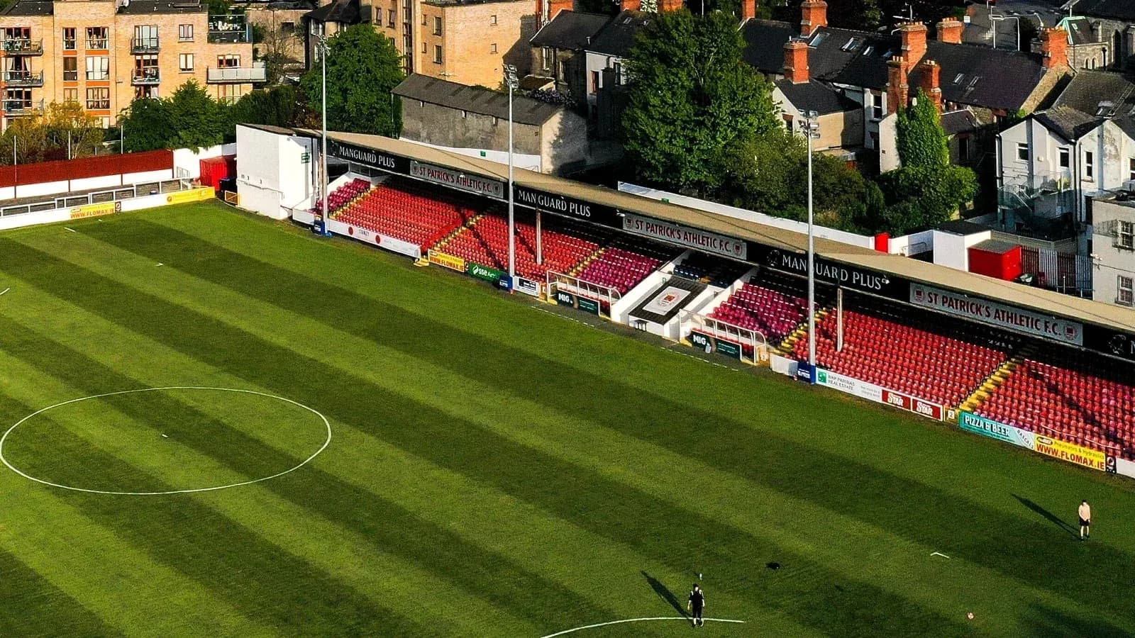 Vista del campo de fútbol de St Patrick's Athletic Vista del campo de fútbol de St Patrick's Athletic