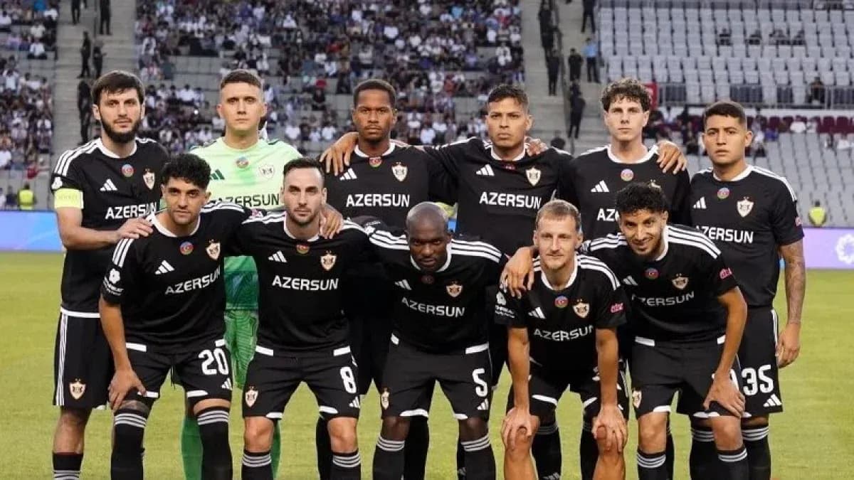 Equipo de Qarabag posando para la foto Equipo de Qarabag posando para la foto