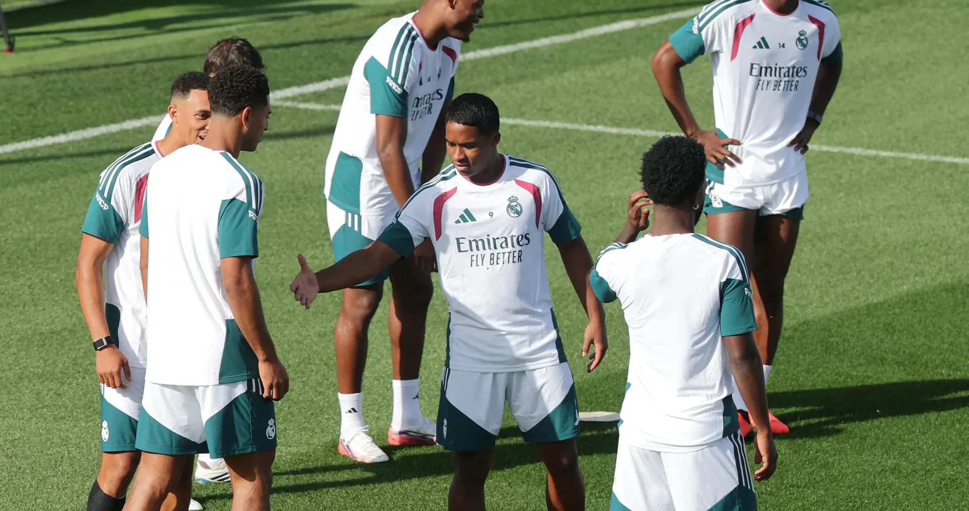 Jugadores de Real Madrid en sesión de entrenamiento Jugadores de Real Madrid en sesión de entrenamiento