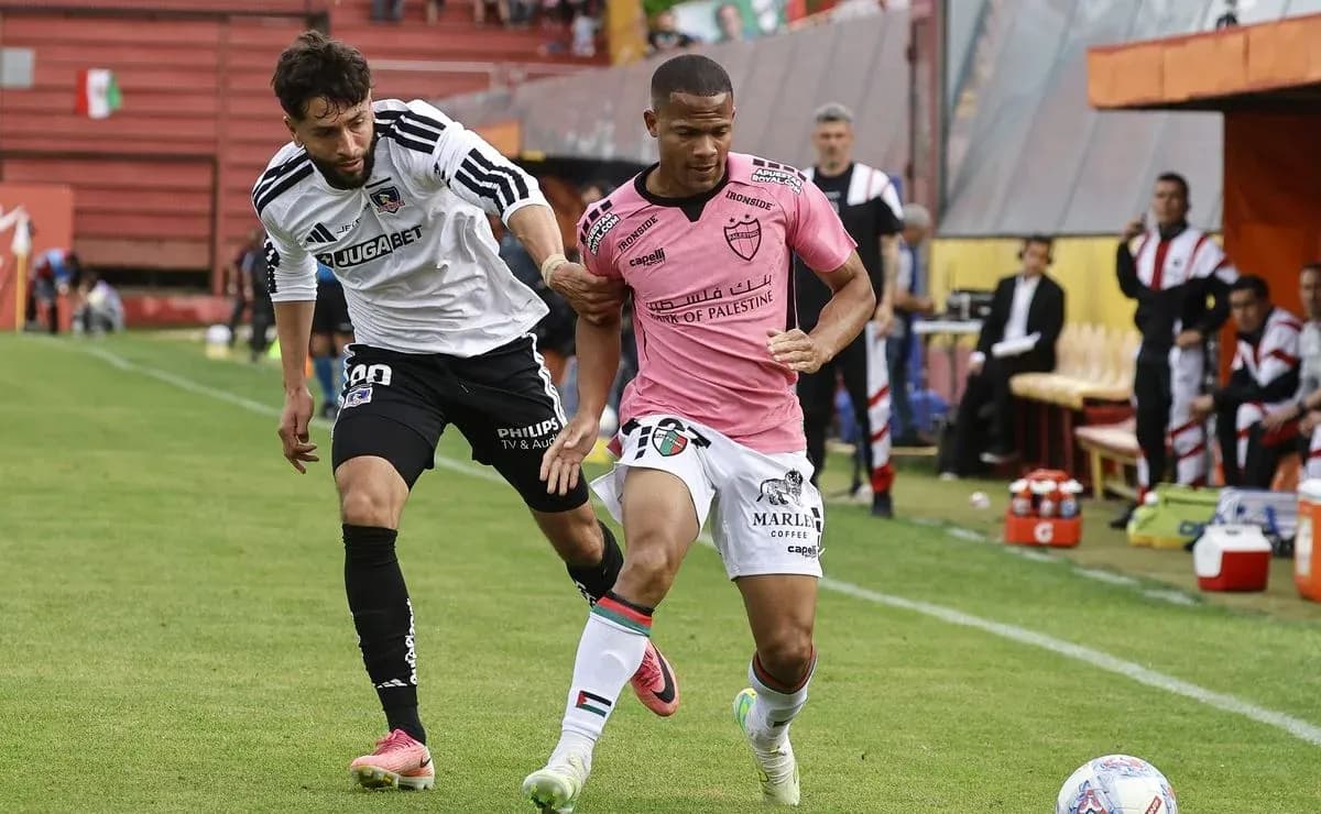 Jugadores de Colo Colo y Universidad de Concepción en acción Jugadores de Colo Colo y Universidad de Concepción en acción