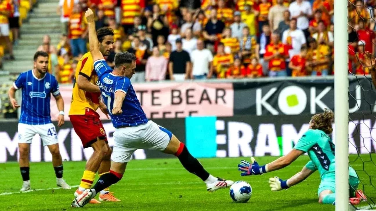 Acción en el partido Jagiellonia vs Saburtalo Acción en el partido Jagiellonia vs Saburtalo
