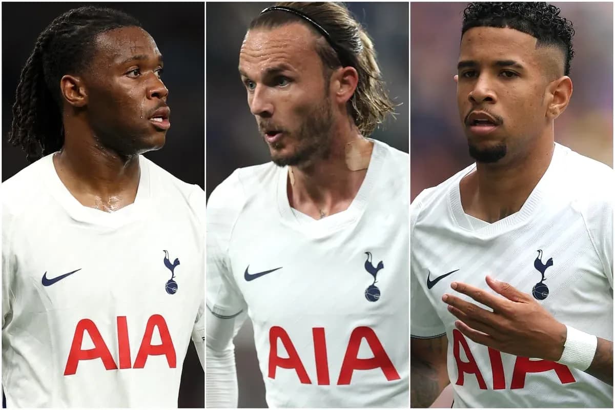 Tres jugadores de Tottenham en uniforme blanco Tres jugadores de Tottenham en uniforme blanco