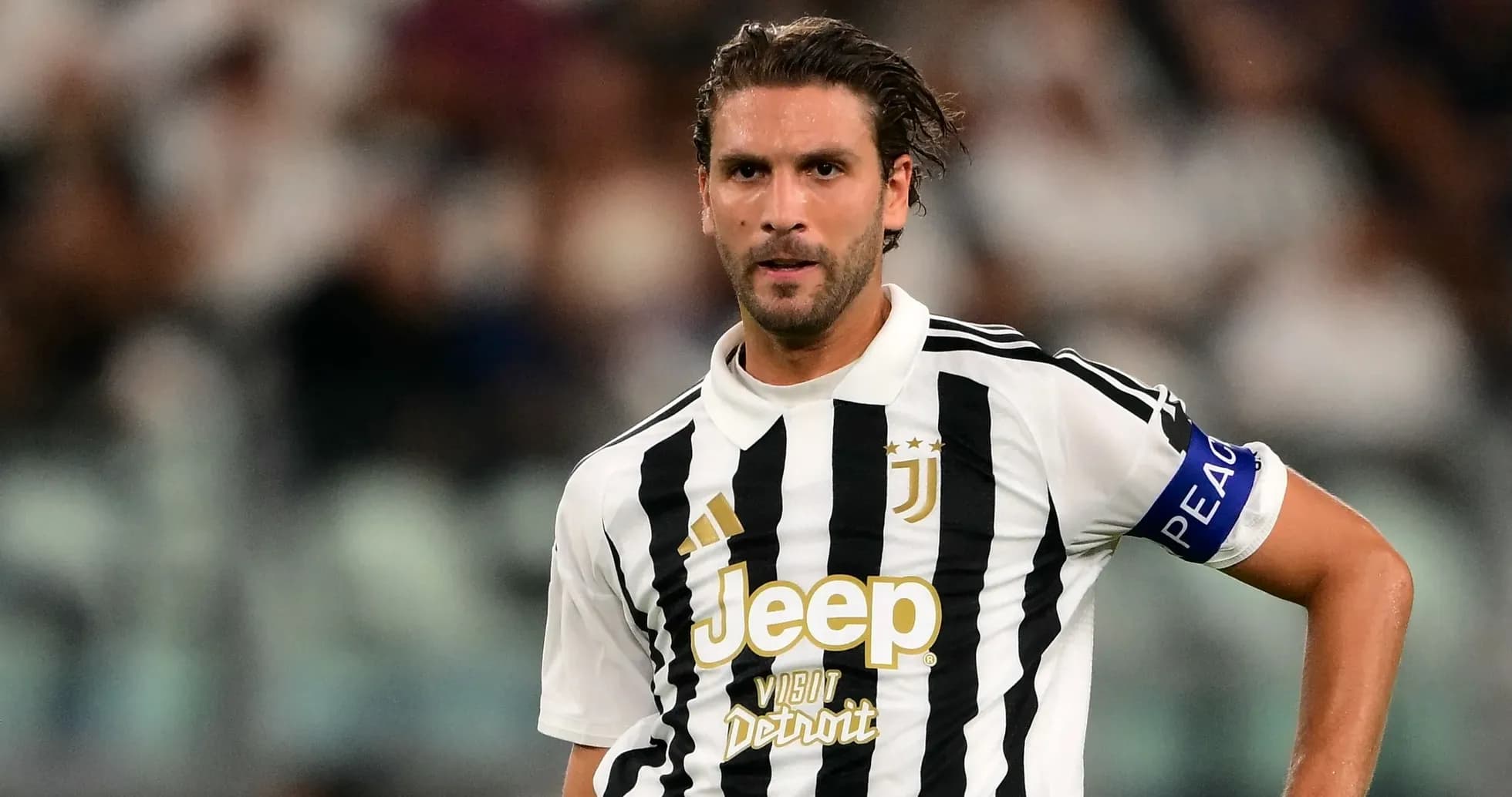 Jugador de Juventus en el campo durante el partido Jugador de Juventus en el campo durante el partido