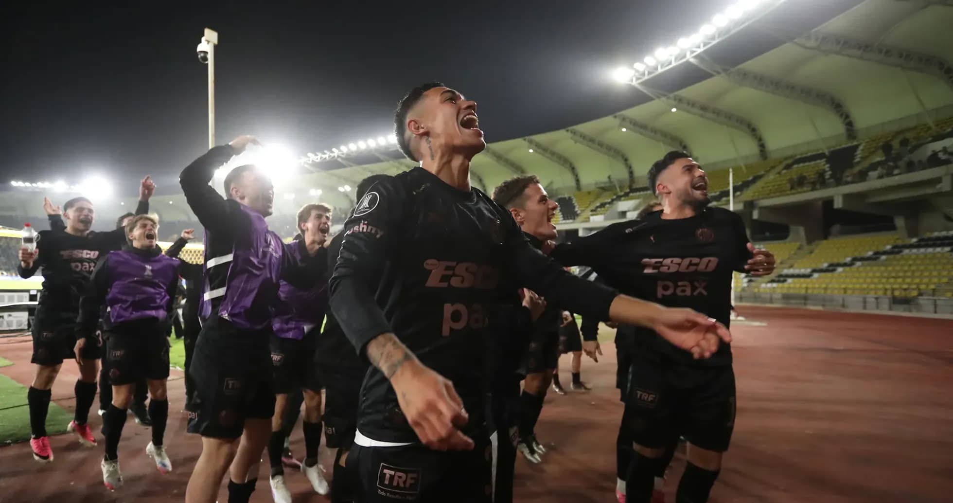 Jugadores de Platense celebrando una victoria Jugadores de Platense celebrando una victoria